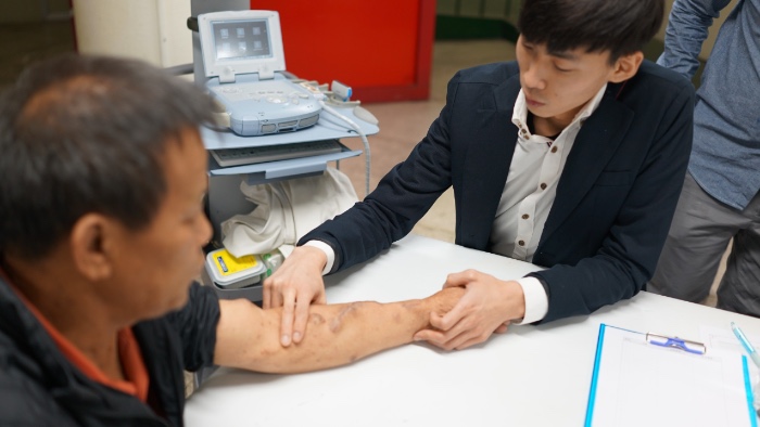 민트병원 의료봉사5.jpg